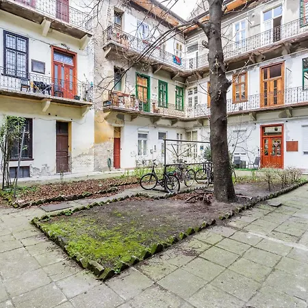 Bpr Stylish Mosaic With Terrace Apartman