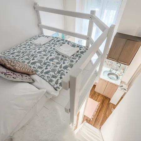 Bpr Stylish Mosaic With Terrace *