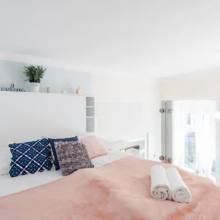 Bpr Stylish Mosaic With Terrace Budapest