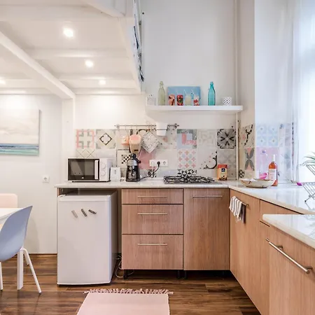 Bpr Stylish Mosaic With Terrace Apartman