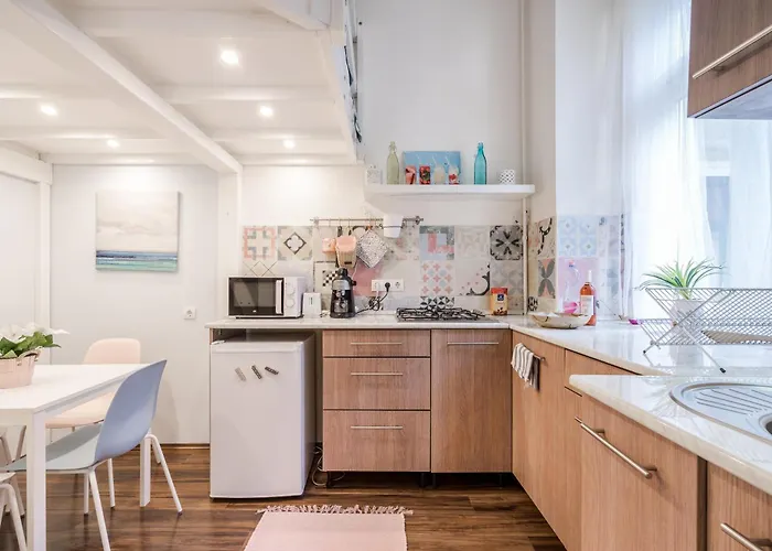 Bpr Stylish Mosaic With Terrace Apartament