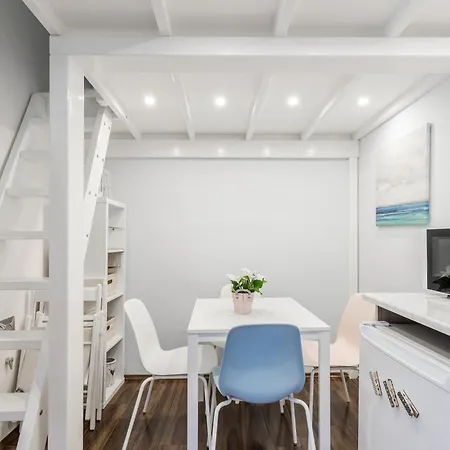 Bpr Stylish Mosaic With Terrace Apartment *