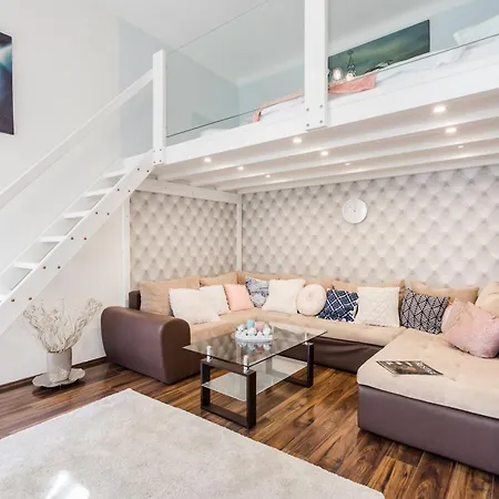 Bpr Stylish Mosaic With Terrace Apartment *